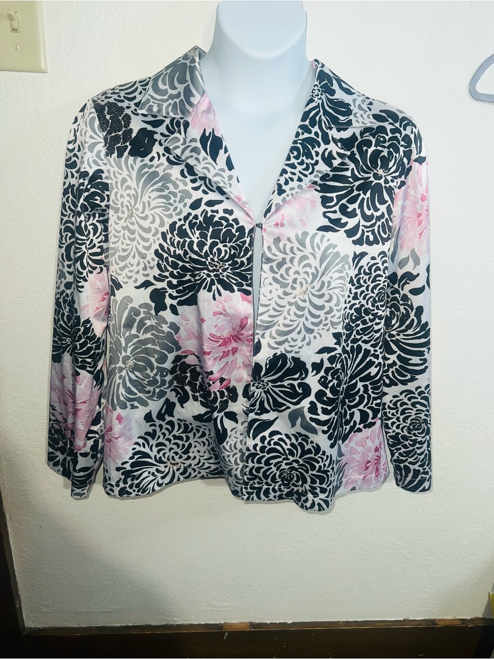 Chico's Black, White & Light Pink Floral Button-Up Top